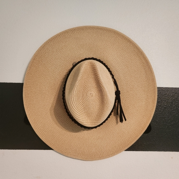 Stylish Beige Wide Brim Hat with Black Band - Picture 2 of 12